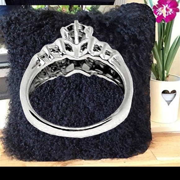 .14K White Gold Engagement Ring with Natural Diamonds - Picture 6 of 7